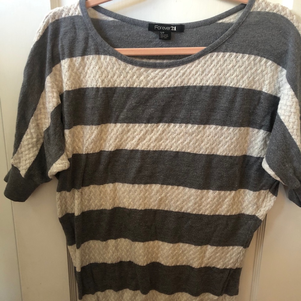 Striped knit sweater⭐️⭐️